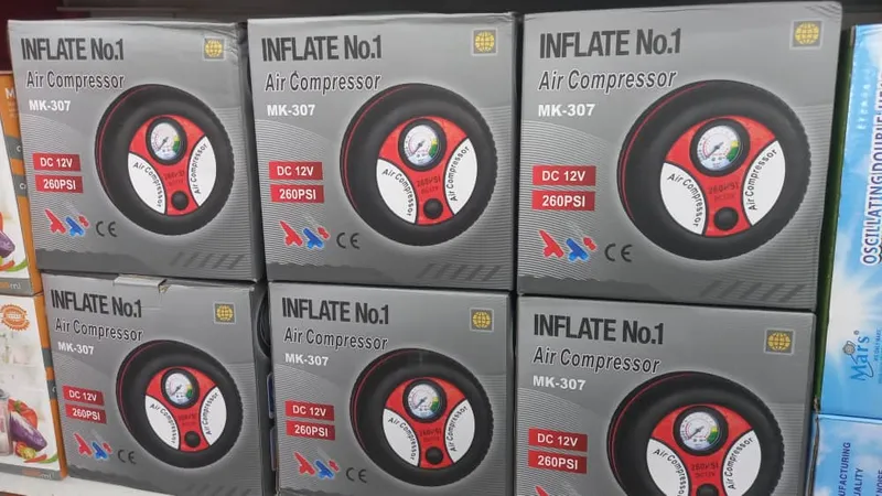 پمپ باد فندکی اتومبیل طرح تایر air compressor gallery0
